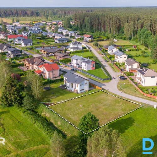 Pārdošanā 1223 m² zemes gabals privātmājas būvniecībai slēgtā ciematā "Lapsas".P