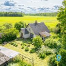Pārdošanā lauku viensēta ar 3.5 ha zemes gabalu klusā, ainaviskā vietā.Īpašumam 