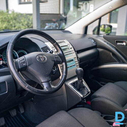 Pārdod Toyota Corolla Verso 2.2d, 2007