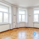 Элегантная и просторная квартира в самом центре Риги