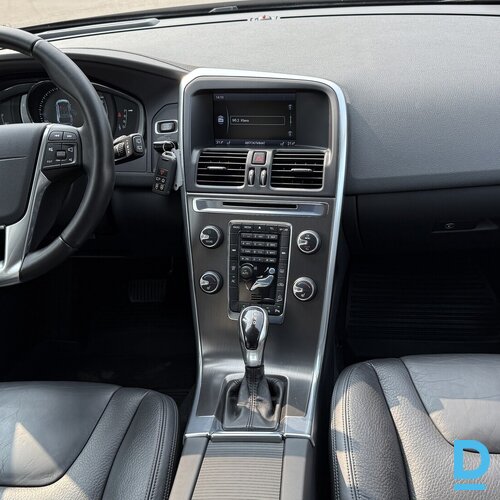 Pārdod Volvo XC60 2.4D5, 2013