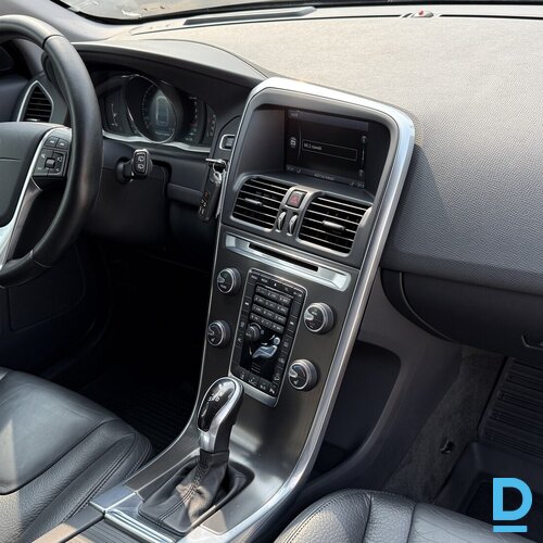 Pārdod Volvo XC60 2.4D5, 2013