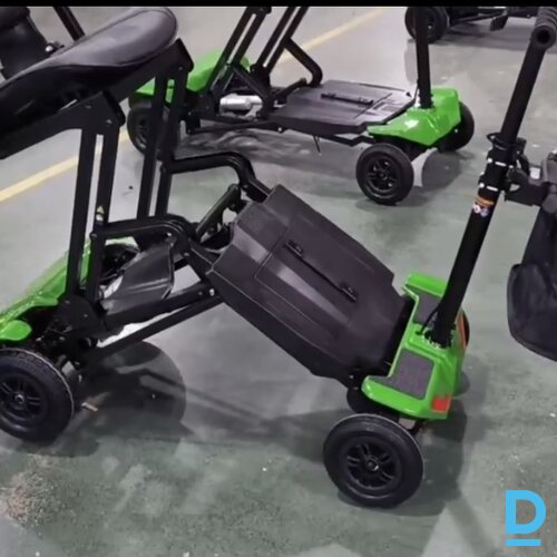 Pārdod saliekamu elektro skuteri ar pulti