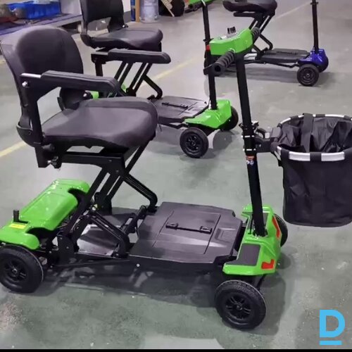 Pārdod saliekamu elektro skuteri ar pulti