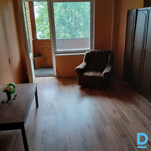 Pārdod dzīvokli Rūpniecības iela 15, 81.1m², 3 ist.