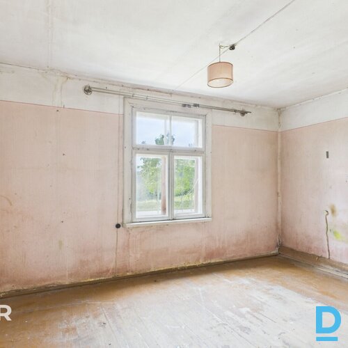 Pārdošanā divstāvu privātmāja ar 3.6 ha lielu zemes gabalu.Koka karkasa māja ar 