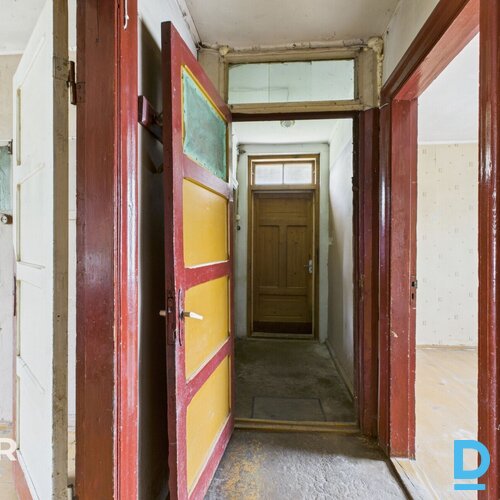 Pārdošanā divstāvu privātmāja ar 3.6 ha lielu zemes gabalu.Koka karkasa māja ar 