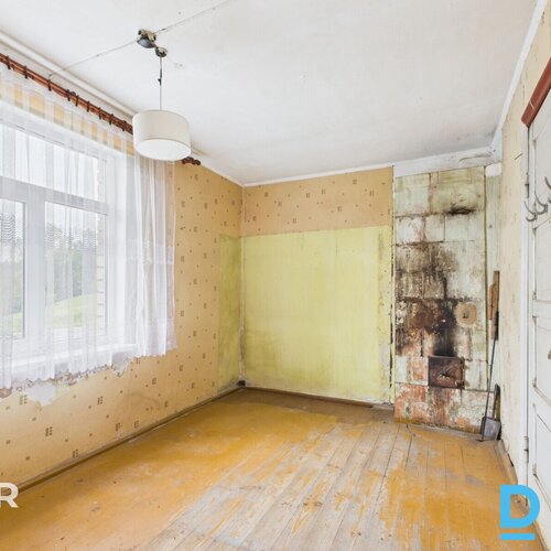 Pārdošanā divstāvu privātmāja ar 3.6 ha lielu zemes gabalu.Koka karkasa māja ar 