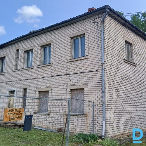 Tiek pārdota privātā dzīvojamā 8 dzīvokļu māja Tiek pārdota privātā dzīvojamā 8 dzīvokļu māja