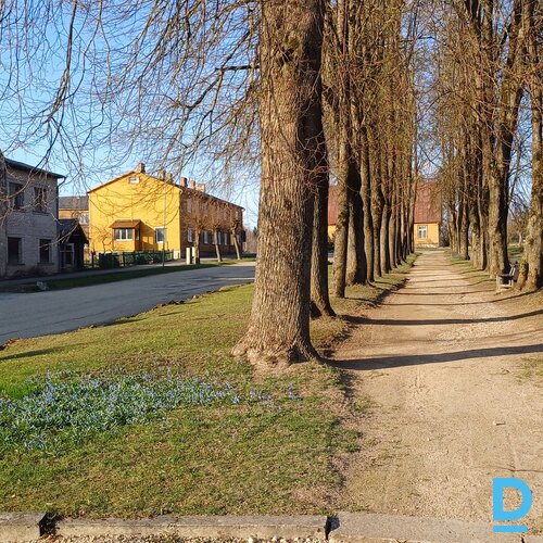 Tiek pārdota privātā dzīvojamā 8 dzīvokļu māja Tiek pārdota privātā dzīvojamā 8 dzīvokļu māja