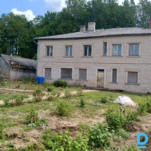 Tiek pārdota  privātā dzīvojamā 8 dzīvokļu māja 