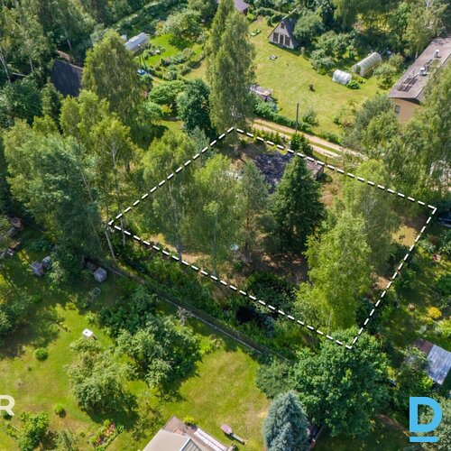 Pārdošanā 1226 m² zemes gabals privātai apbūvei Baložos.Zeme atrodas savrupmāju 