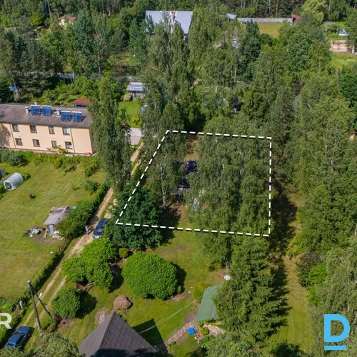 Pārdošanā 1226 m² zemes gabals privātai apbūvei Baložos.Zeme atrodas savrupmāju 