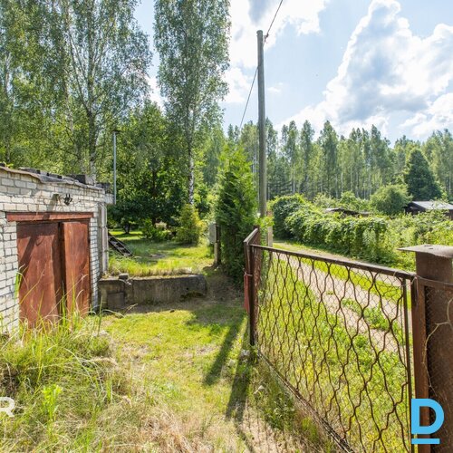 Pārdošanā 1226 m² zemes gabals privātai apbūvei Baložos.Zeme atrodas savrupmāju 