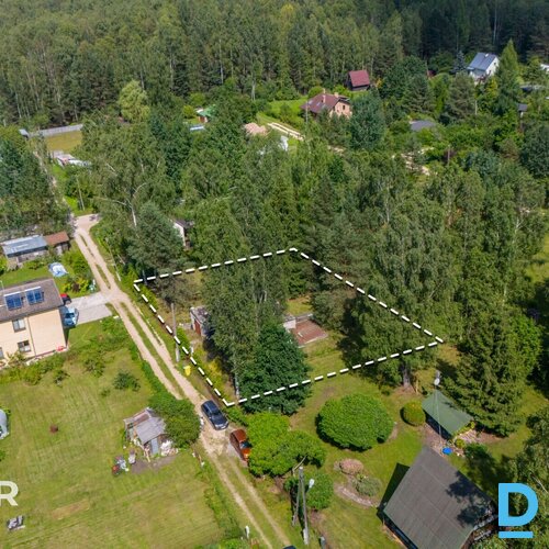 Pārdošanā 1226 m² zemes gabals privātai apbūvei Baložos.Zeme atrodas savrupmāju 