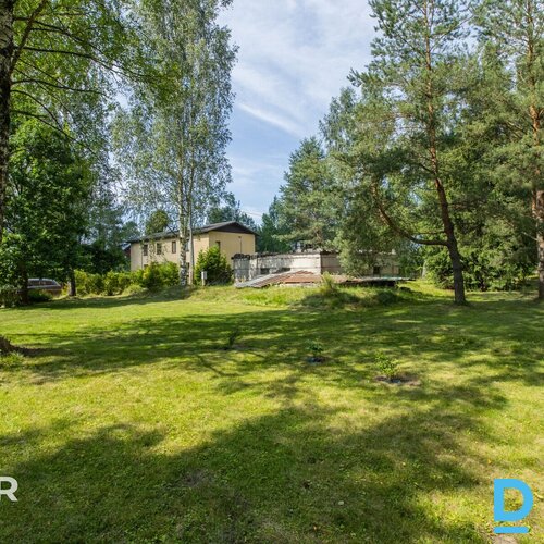 Pārdošanā 1226 m² zemes gabals privātai apbūvei Baložos.Zeme atrodas savrupmāju 