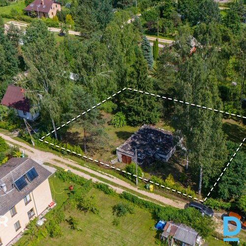 Pārdošanā 1226 m² zemes gabals privātai apbūvei Baložos.Zeme atrodas savrupmāju 