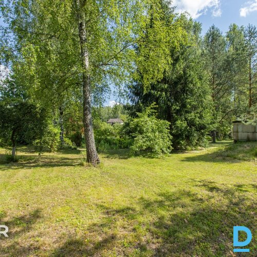 Pārdošanā 1226 m² zemes gabals privātai apbūvei Baložos.Zeme atrodas savrupmāju 
