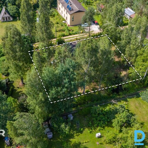 Pārdošanā 1226 m² zemes gabals privātai apbūvei Baložos.Zeme atrodas savrupmāju 