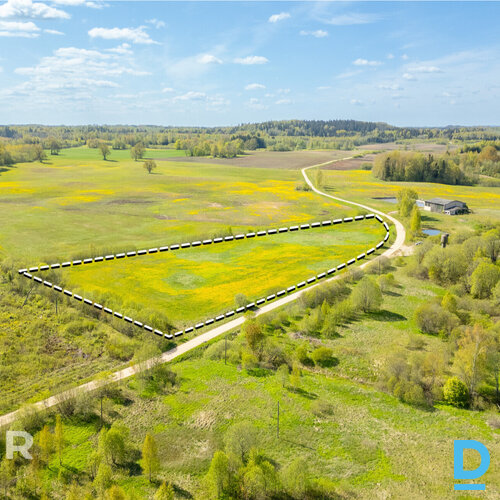 Pārdošanā 1.64 ha zemes gabals 9 minūšu braucienā no Cesvaines.Īpašums atrodas L