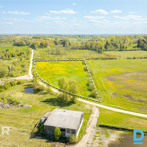 Pārdošanā 1.64 ha zemes gabals 9 minūšu braucienā no Cesvaines.Īpašums atrodas L