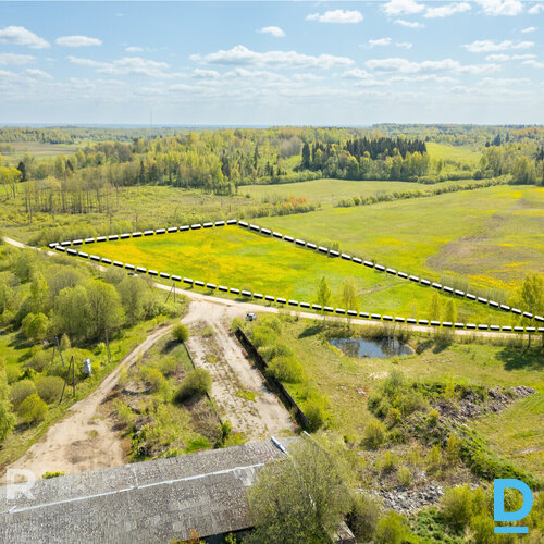Pārdošanā 1.64 ha zemes gabals 9 minūšu braucienā no Cesvaines.Īpašums atrodas L