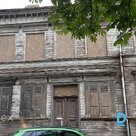 Отличное месторасположение - в середине улицы Эдуарда Смильги, где в настоящее время по всей протяженности улицы ведется реконструкция и обновление новых многоквартирных домов, а также ведется строительство новых многоквартирных домов на свободных земельн