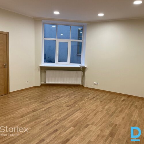 Birojs pēc kosmētiskā remonta labi uzturētā namīpašumā Rīgas centrā Birojs pēc kosmētiskā remonta labi uzturētā namīpašumā Rīgas centrā