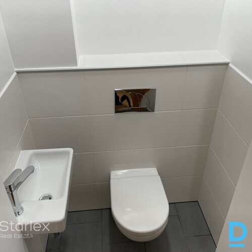 Birojs pēc kosmētiskā remonta labi uzturētā namīpašumā Rīgas centrā Birojs pēc kosmētiskā remonta labi uzturētā namīpašumā Rīgas centrā