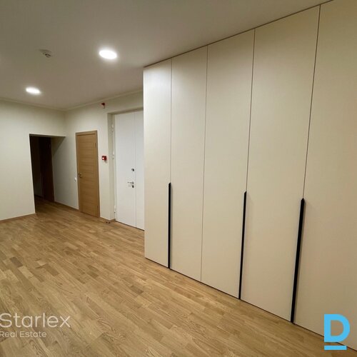 Birojs pēc kosmētiskā remonta labi uzturētā namīpašumā Rīgas centrā Birojs pēc kosmētiskā remonta labi uzturētā namīpašumā Rīgas centrā