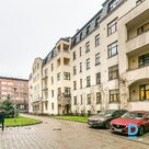 Birojs pēc kosmētiskā remonta labi uzturētā namīpašumā Rīgas centrā