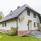 Продается двухэтажный частный дом с живописной и просторной территорией в центре