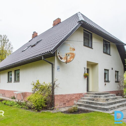 Pārdošanā divstāvu privātmāja ar ainavisku un plašu teritoriju Baldones Centrā. Pārdošanā divstāvu privātmāja ar ainavisku un plašu teritoriju Baldones Centrā.
