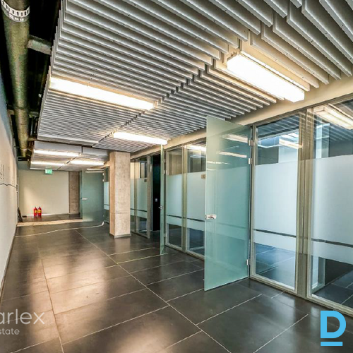 Medicīnas iestādei vai veikalam/salonam piemērotas telpas mūsdienīgā ēkā "Alojas biroji"