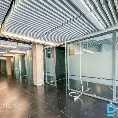 Medicīnas iestādei vai veikalam/salonam piemērotas telpas mūsdienīgā ēkā "Alojas biroji"