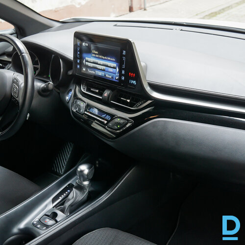 Pārdod Toyota C-HR 1.8, 2019
