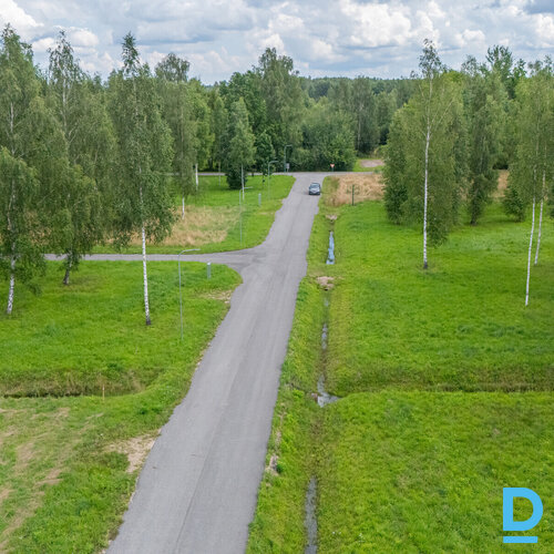 AVER sadarbībā ar SIA "Novators'' iegādei piedāvā 1029m² zemes gabalu privātai a