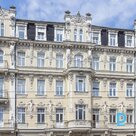 Saulains un ļoti gaišs dzīvoklis Jūgendstila ēkā Brīvības ielā. Dzīvoklis atrodas 6