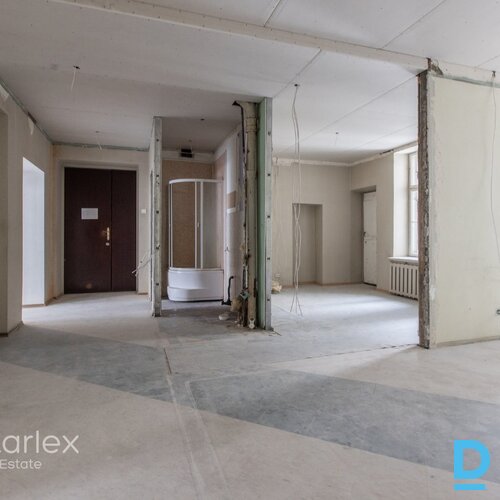 Piecistabu dzīvoklis Jūgendstila ēkā Piecistabu dzīvoklis Jūgendstila ēkā