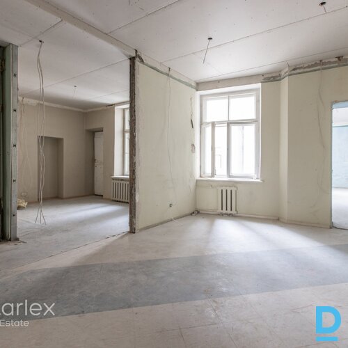 Piecistabu dzīvoklis Jūgendstila ēkā Piecistabu dzīvoklis Jūgendstila ēkā