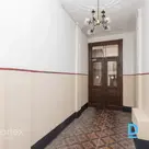 Пятикомнатная квартира в здании в стиле модерн.