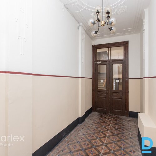 Piecistabu dzīvoklis Jūgendstila ēkā