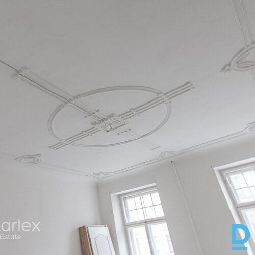 Piecistabu dzīvoklis Jūgendstila ēkā Piecistabu dzīvoklis Jūgendstila ēkā