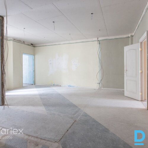 Piecistabu dzīvoklis Jūgendstila ēkā Piecistabu dzīvoklis Jūgendstila ēkā