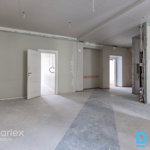 Piecistabu dzīvoklis Jūgendstila ēkā Piecistabu dzīvoklis Jūgendstila ēkā