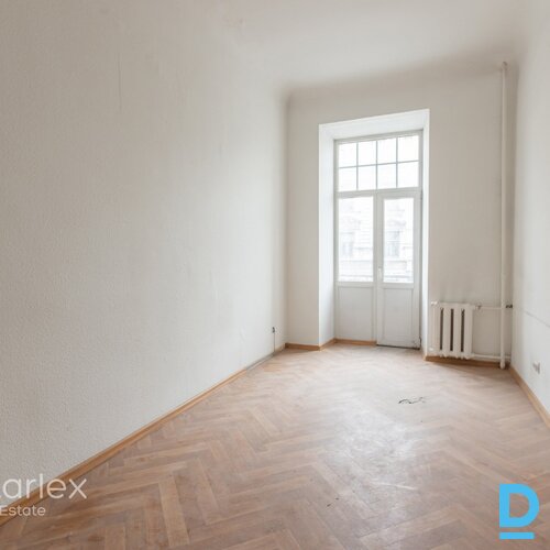 Piecistabu dzīvoklis Jūgendstila ēkā Piecistabu dzīvoklis Jūgendstila ēkā