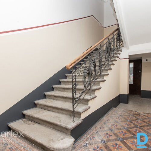 Piecistabu dzīvoklis Jūgendstila ēkā Piecistabu dzīvoklis Jūgendstila ēkā