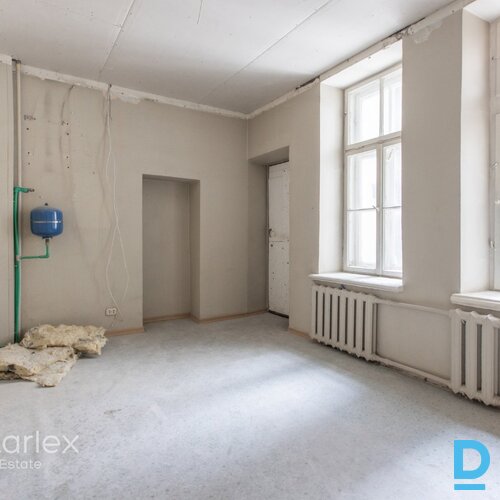 Piecistabu dzīvoklis Jūgendstila ēkā Piecistabu dzīvoklis Jūgendstila ēkā