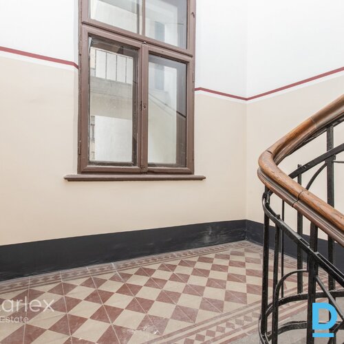 Piecistabu dzīvoklis Jūgendstila ēkā Piecistabu dzīvoklis Jūgendstila ēkā