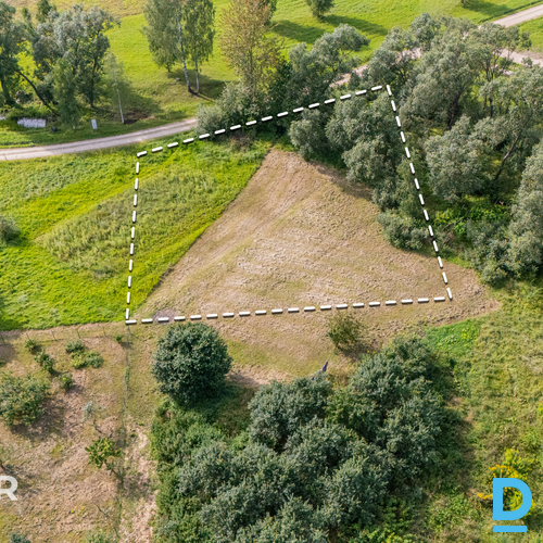 Pārdošanā 1770 m² zemes gabals privātai apbūvei mierpilnajā Katlakalnā.Zeme atro